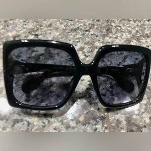 Authentic Oversized Gucci Sunglasses for Women almost like new good condition